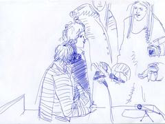 В перерыве у активистов, жителей дома, берут интервью.